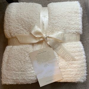NWT Barefoot Dreams 45x60 throw blanket